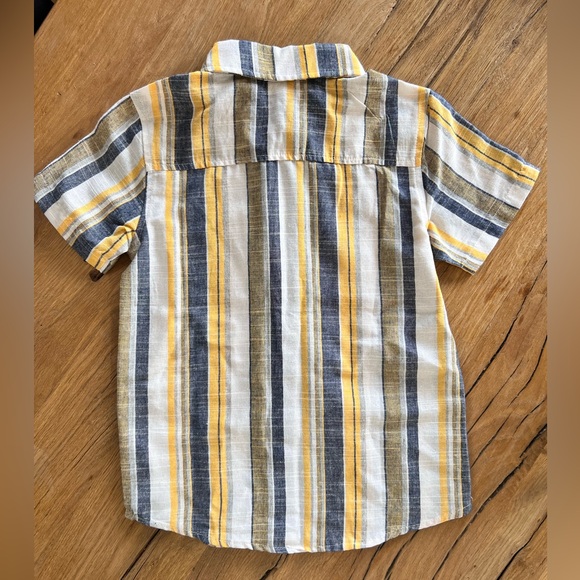 mid. NWT. Size boys age 7/8. Blue, yellow, cream coloured button-up dress shirt. - Picture 6 of 8